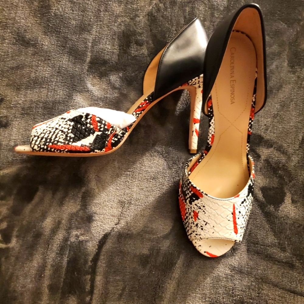 Carolina Espinosa peephole pumps Sz 9